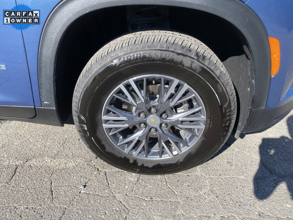 Used 2025 Chevrolet Traverse LT image 9