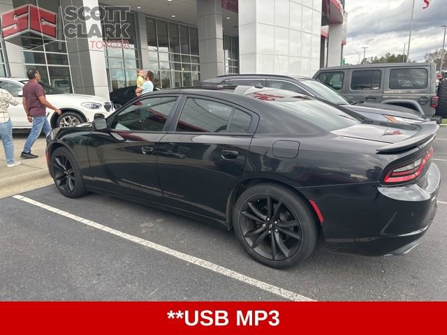 Used 2018 Dodge Charger SXT w/ Blacktop Package image 5