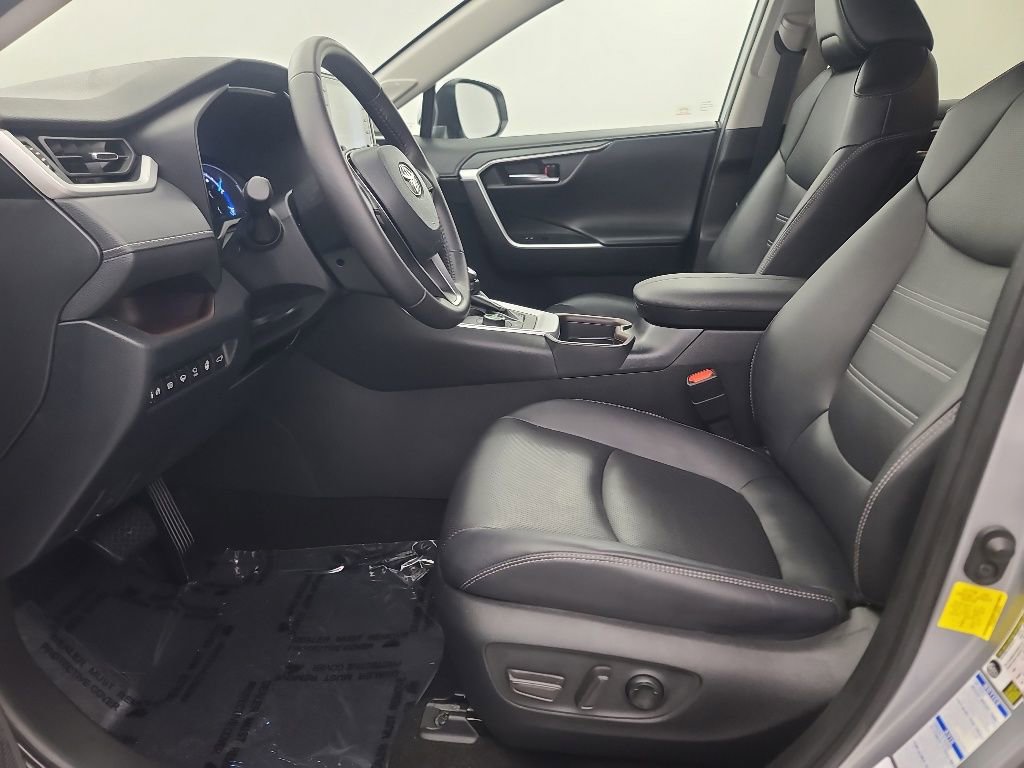 Used 2020 Toyota RAV4 Limited AWD/4WD image 27