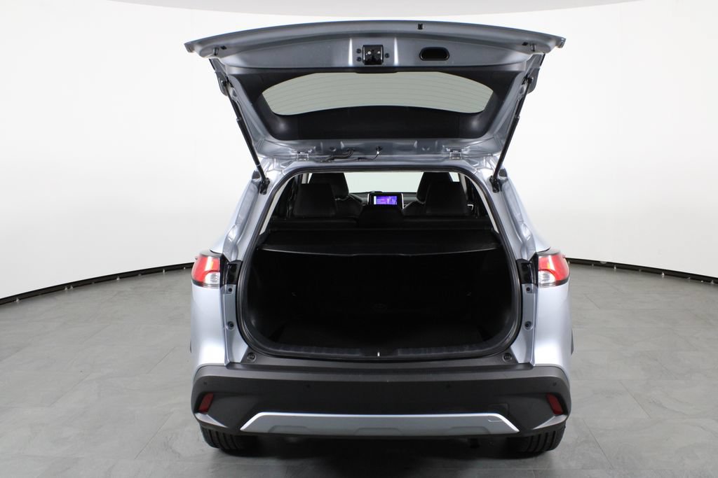 Used 2024 Toyota Corolla Cross XLE FWD image 16