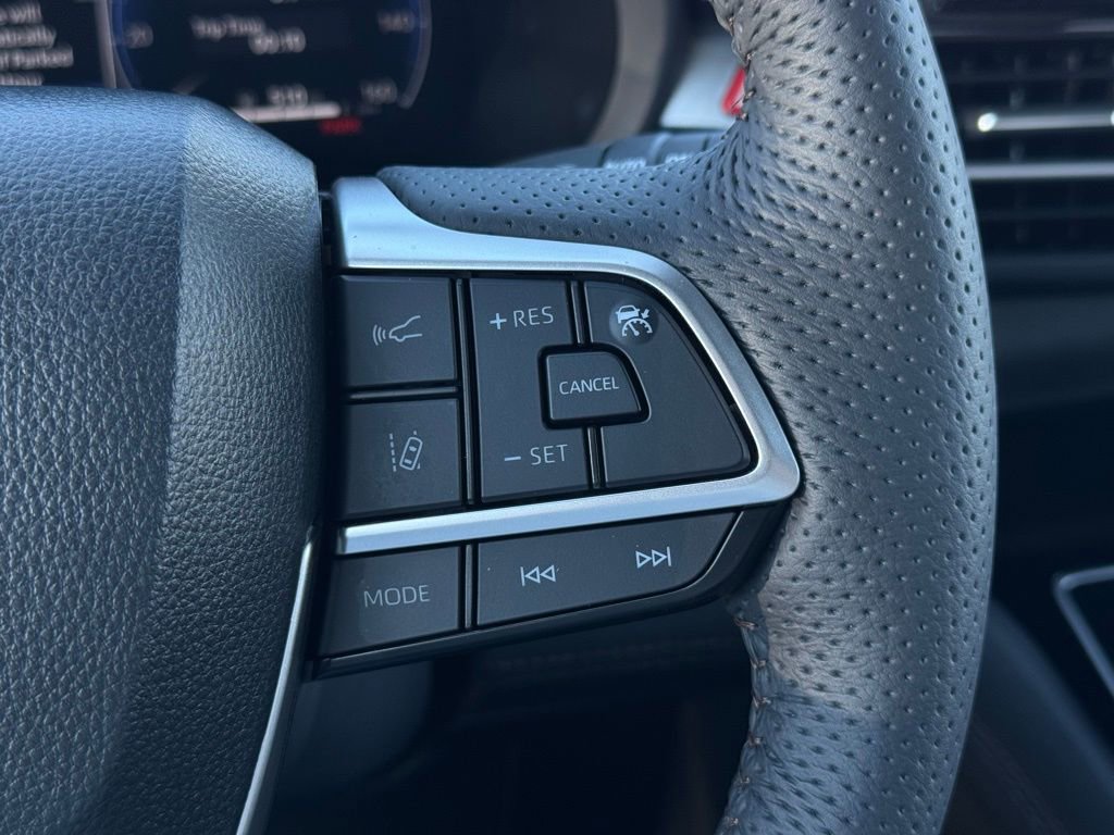 Used 2026 Toyota Sienna Platinum image 27