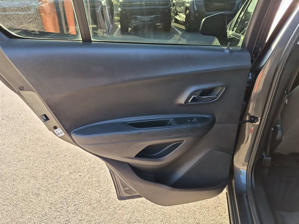 Used 2020 Chevrolet Trax LS w/ Tint and Cruise Package FWD image 31
