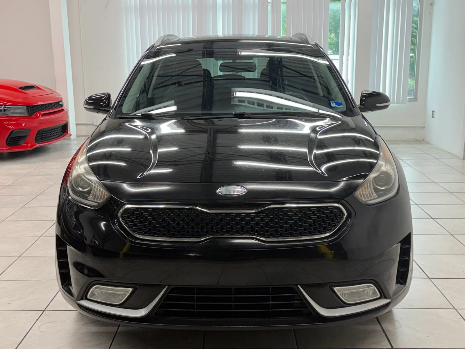 Used 2017 Kia Niro Touring FWD image 2