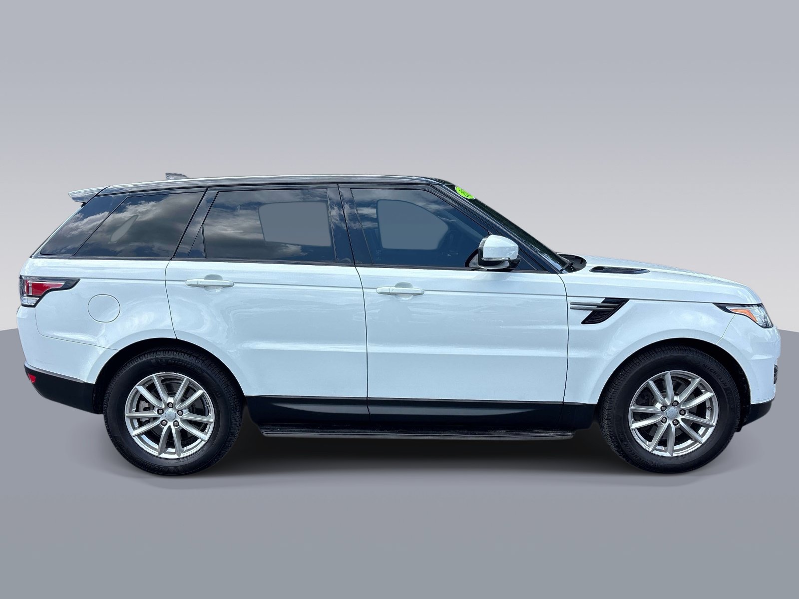 Used 2017 Land Rover Range Rover Sport SE AWD/4WD image 2