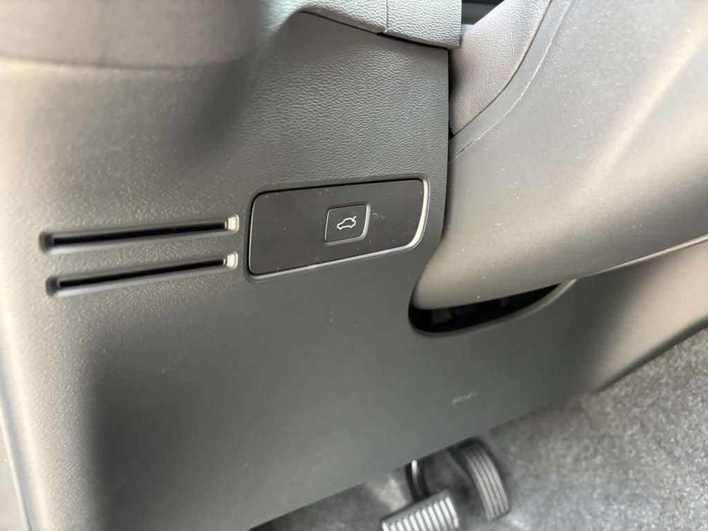 New 2026 Volvo XC40 B5 Ultra w/ Protection Package Premier image 14