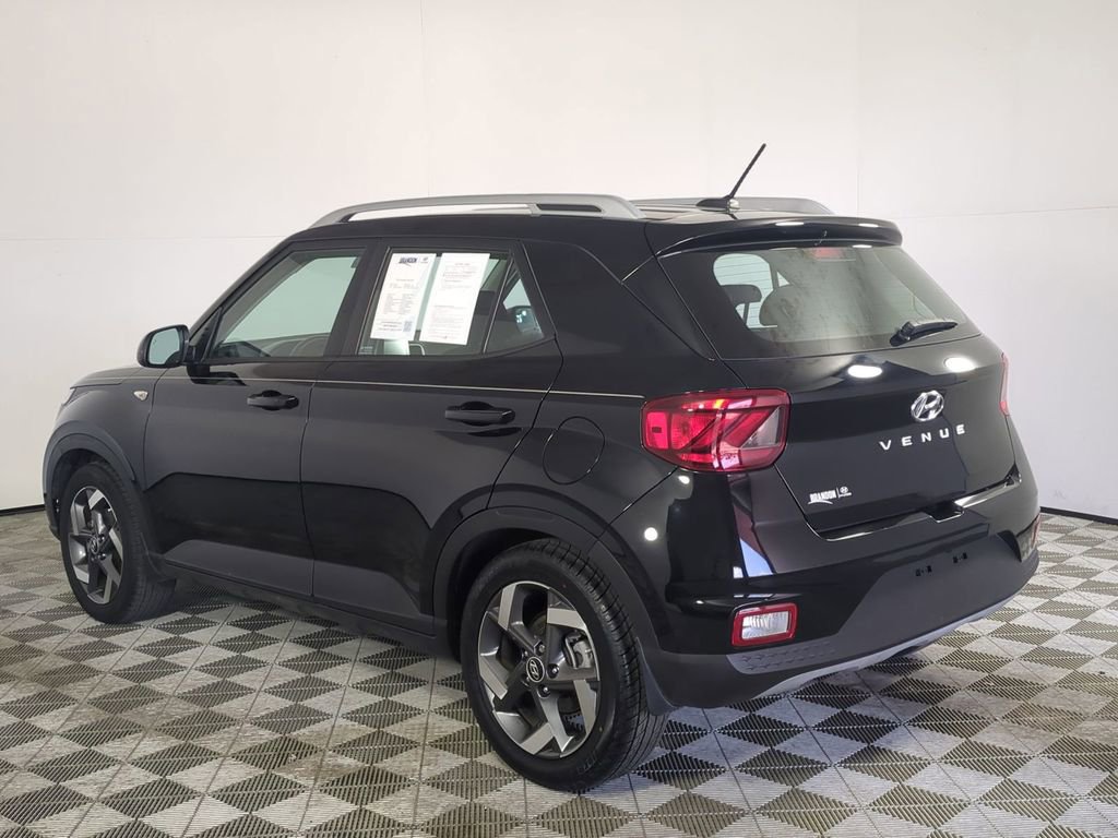 Used 2023 Hyundai Venue SEL image 7