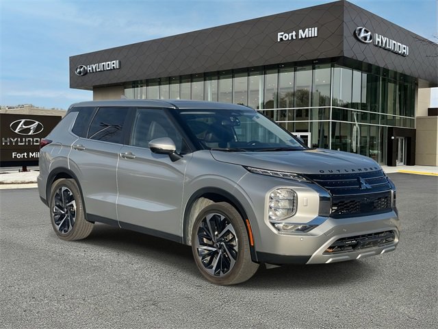 Used 2024 Mitsubishi Outlander SE Black Edition image 1