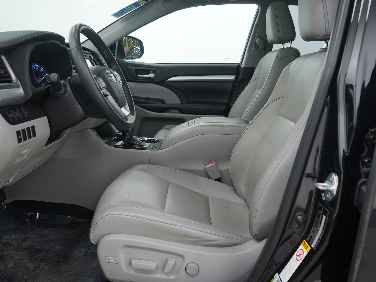 Used 2019 Toyota Highlander XLE image 25