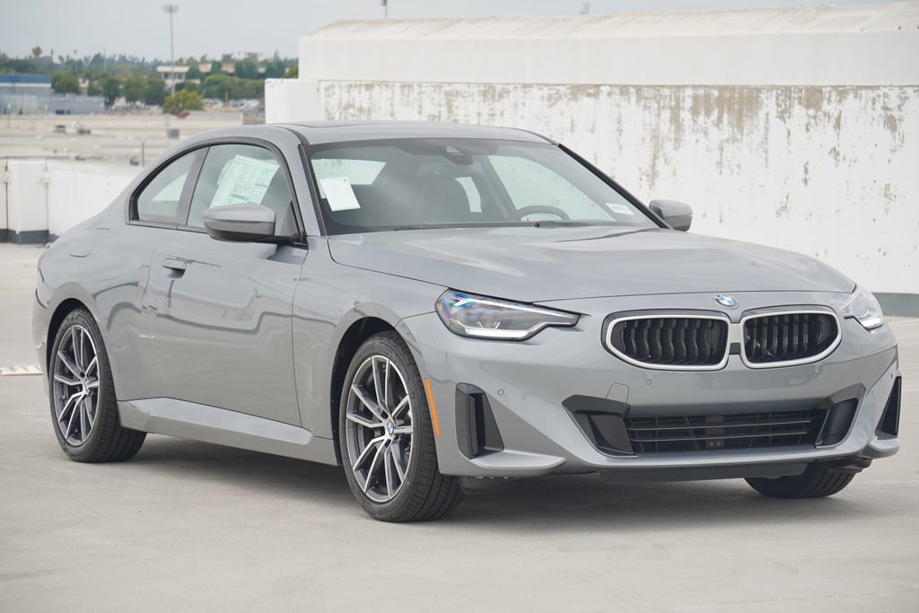 Used 2025 BMW 230i Coupe w/ Convenience Package RWD image 3