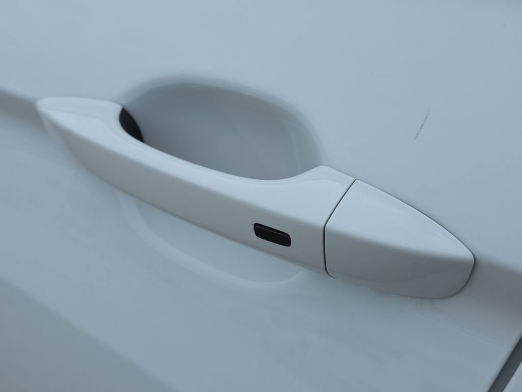 Used 2024 Volkswagen Tiguan SE image 15