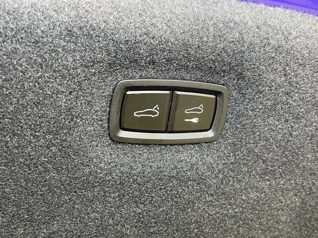 Certified 2025 Porsche Taycan AWD/4WD image 21