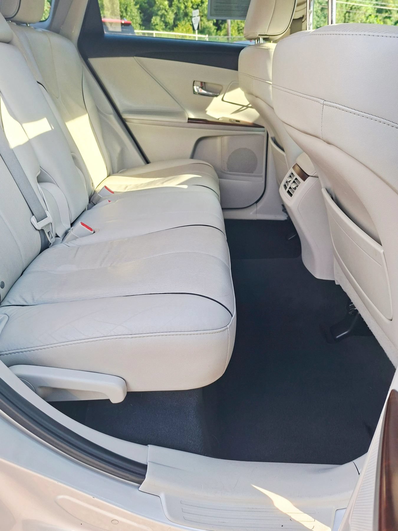 Used 2010 Toyota Venza w/ Premium Pkg #2 FWD image 11