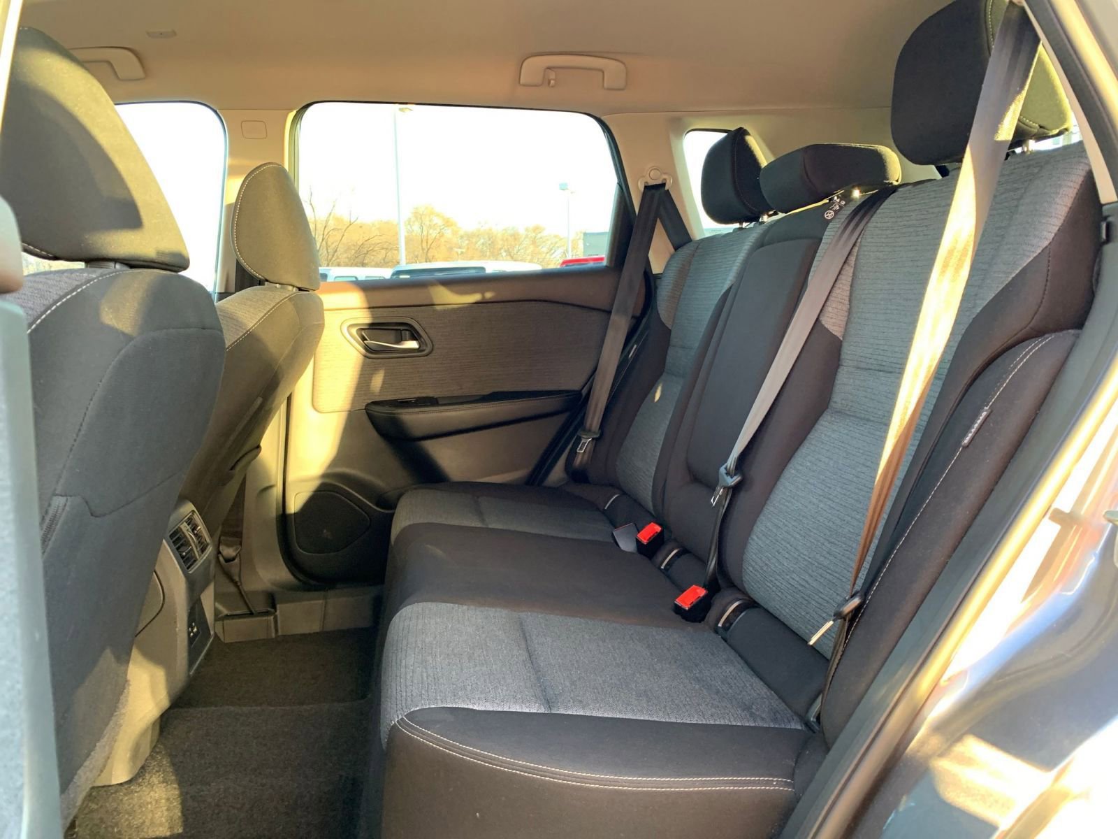 Used 2023 Nissan Rogue SV image 25