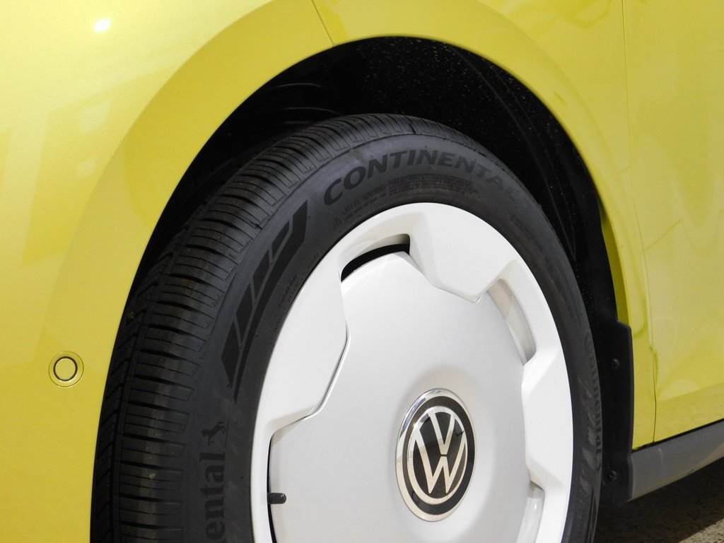 Used 2025 Volkswagen ID. Buzz 1st Edition image 25