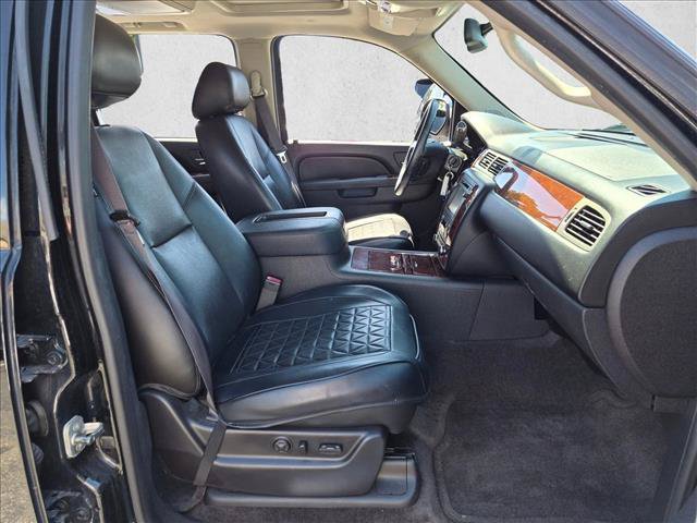 Used 2014 Chevrolet Suburban LTZ RWD image 23