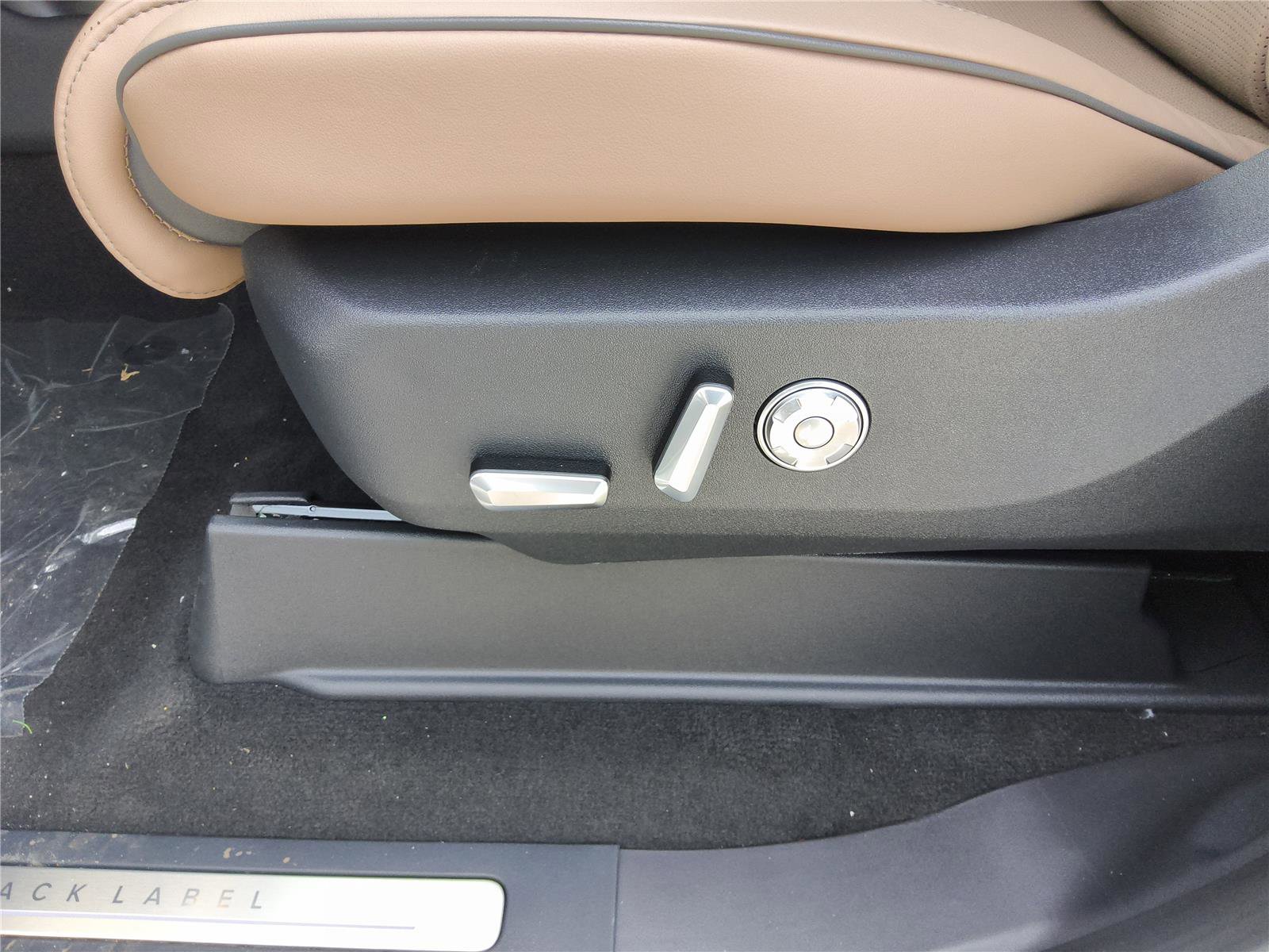 New 2026 Lincoln Navigator L Black Label AWD/4WD image 16