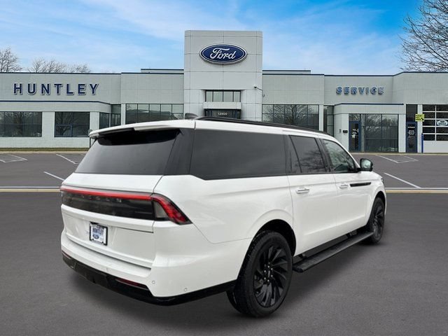 Used 2025 Lincoln Navigator L Reserve w/ Jet Appearance Package AWD/4WD image 5