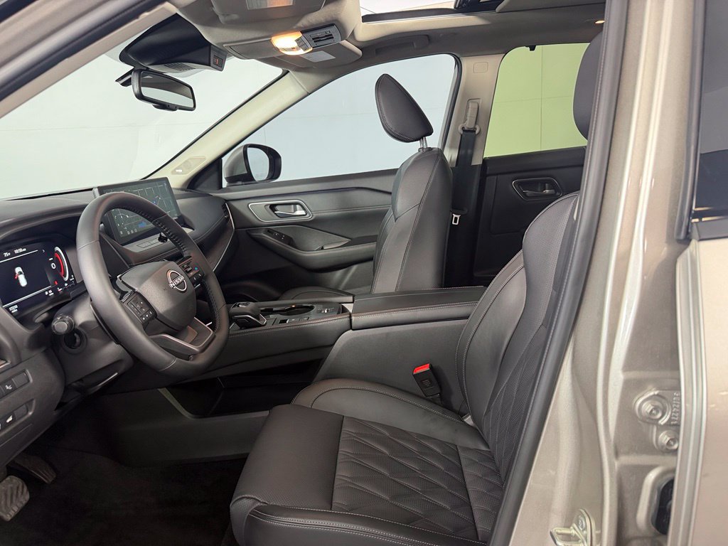 Used 2025 Nissan Rogue Platinum w/ Tech Package FWD image 23