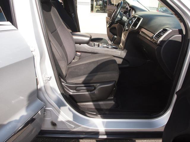 Used 2011 Jeep Grand Cherokee Laredo AWD/4WD image 6