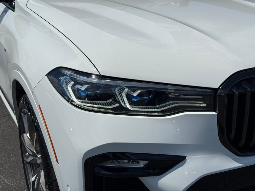 Used 2022 BMW X7 M50i AWD/4WD image 11