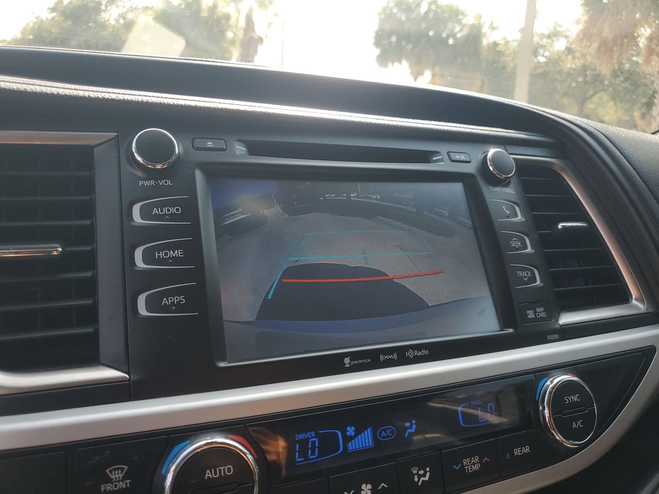 Used 2019 Toyota Highlander SE FWD image 23