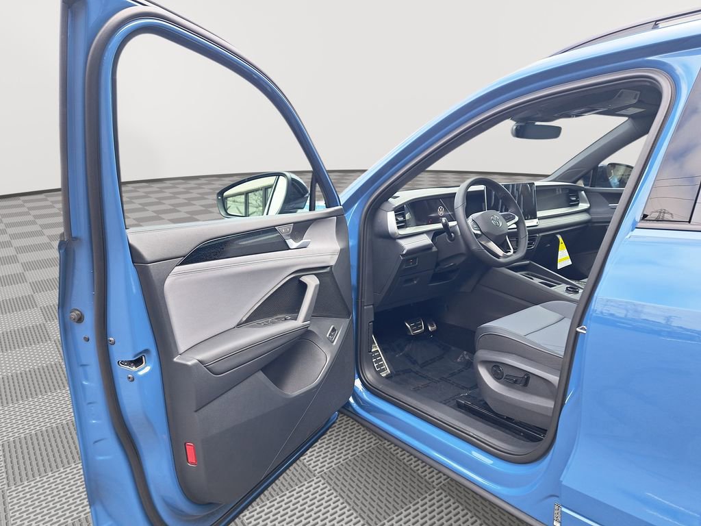 New 2025 Volkswagen Tiguan SE R-Line AWD/4WD image 11