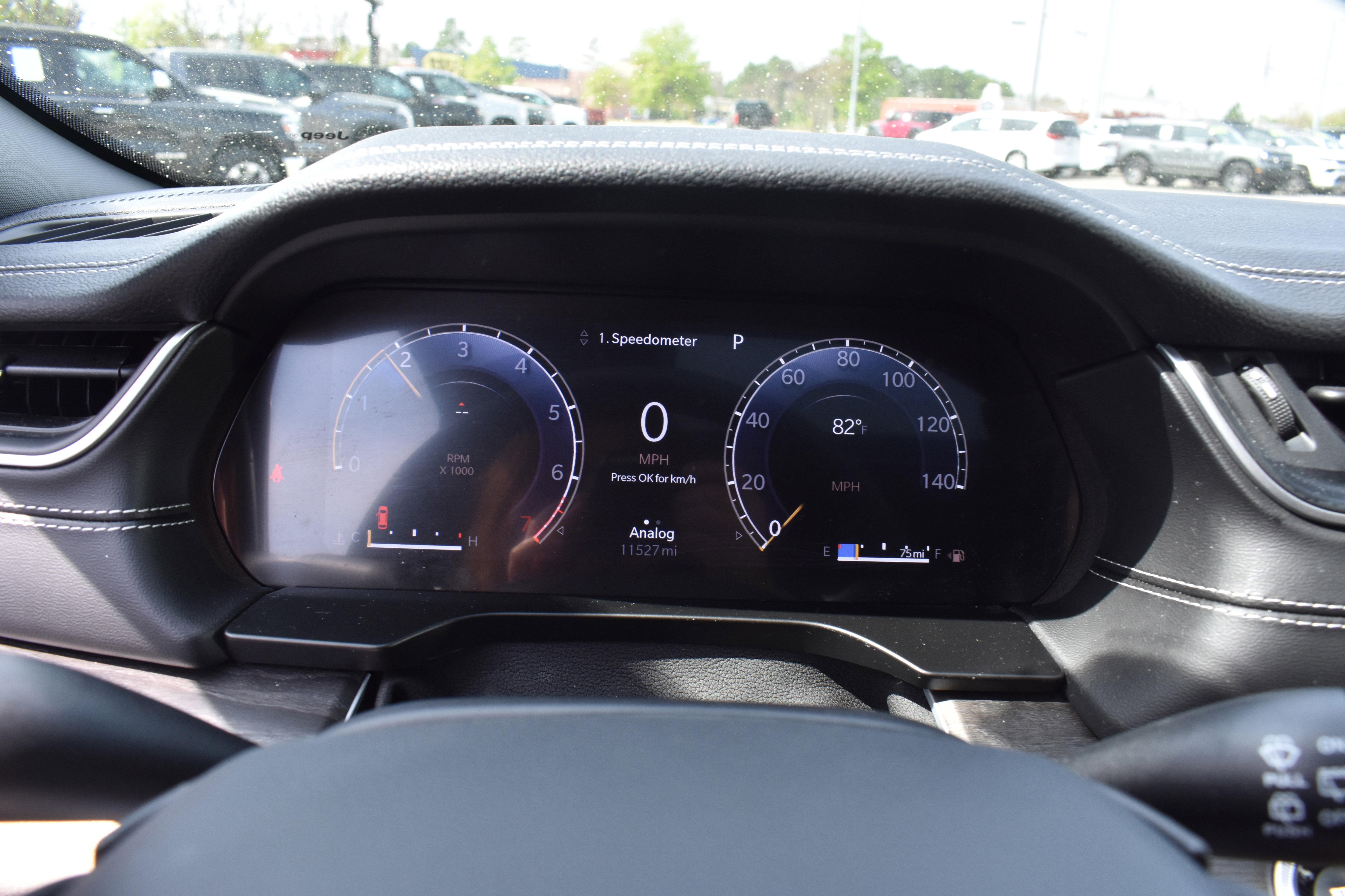 Used 2025 Jeep Grand Cherokee Limited w/ Luxury Tech Group II image 17