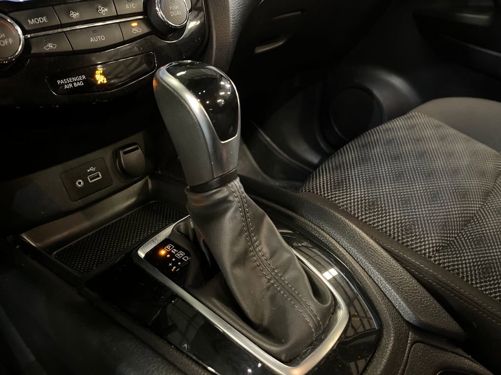 Used 2021 Nissan Rogue Sport SV image 21