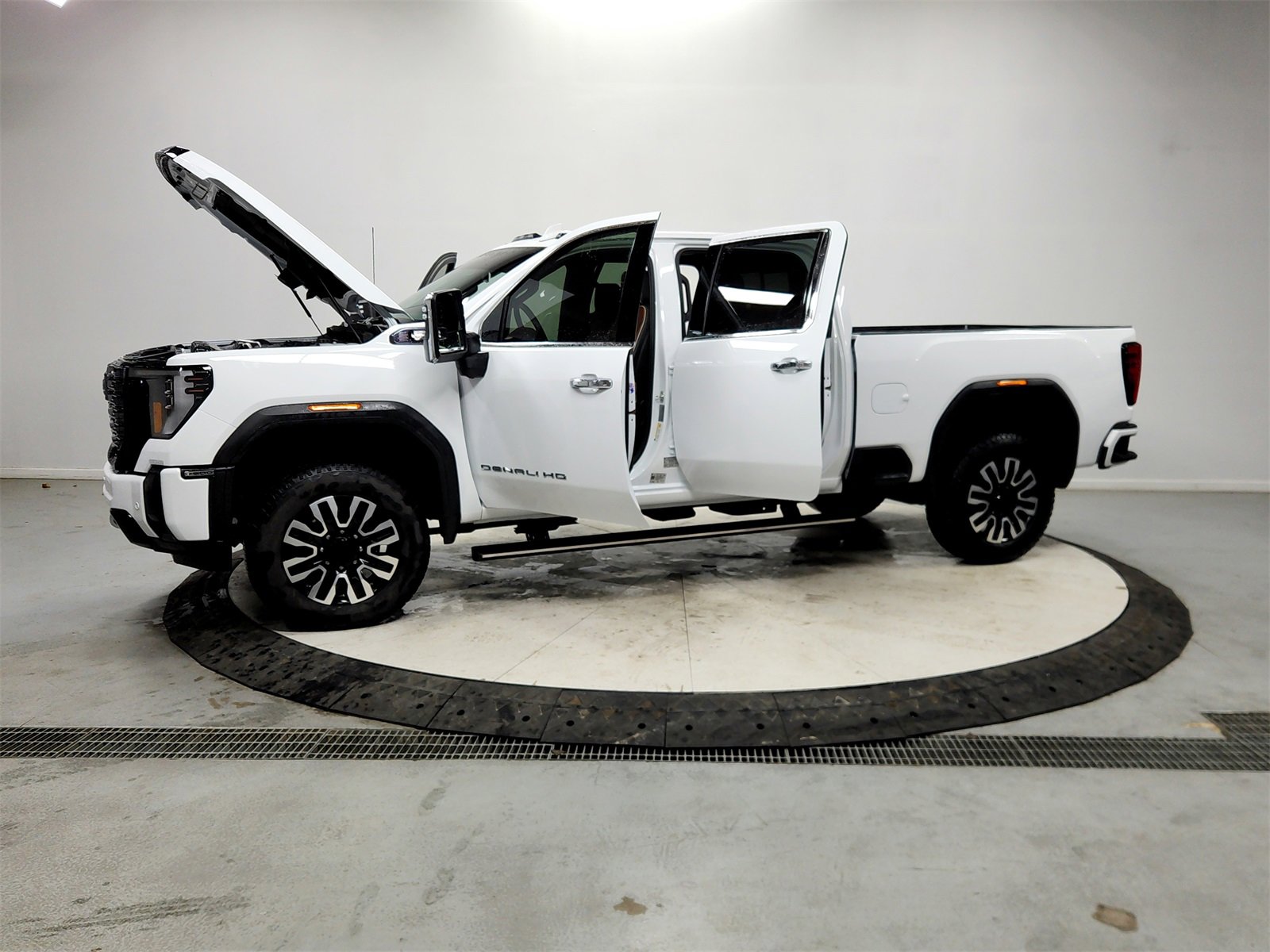 Used 2025 GMC Sierra 2500 Denali Ultimate w/ Max Trailering Package image 11