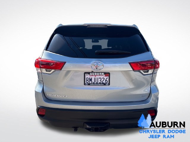 Used 2019 Toyota Highlander LE AWD/4WD image 4