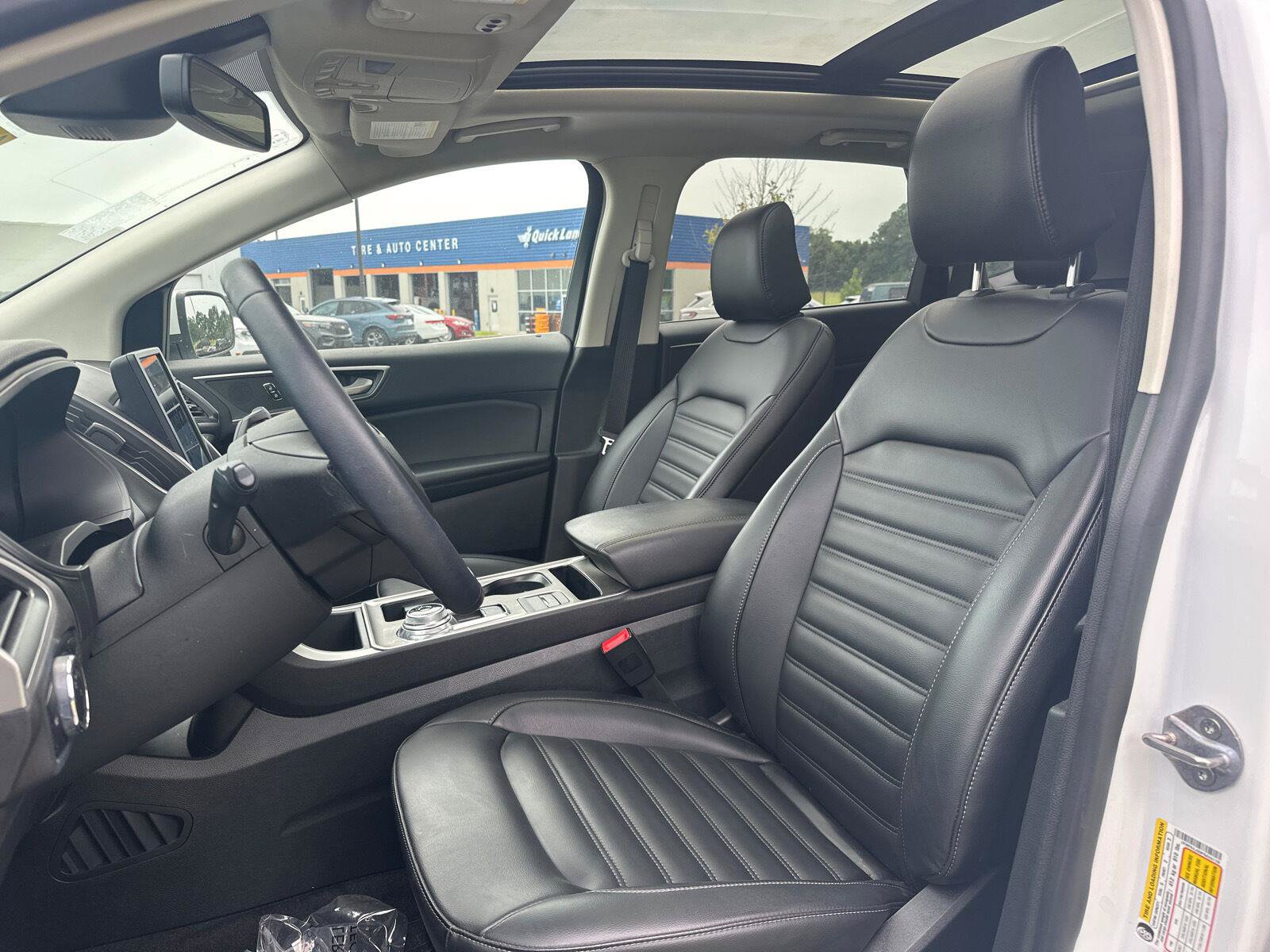 Used 2023 Ford Edge SEL w/ Convenience Package AWD/4WD image 3