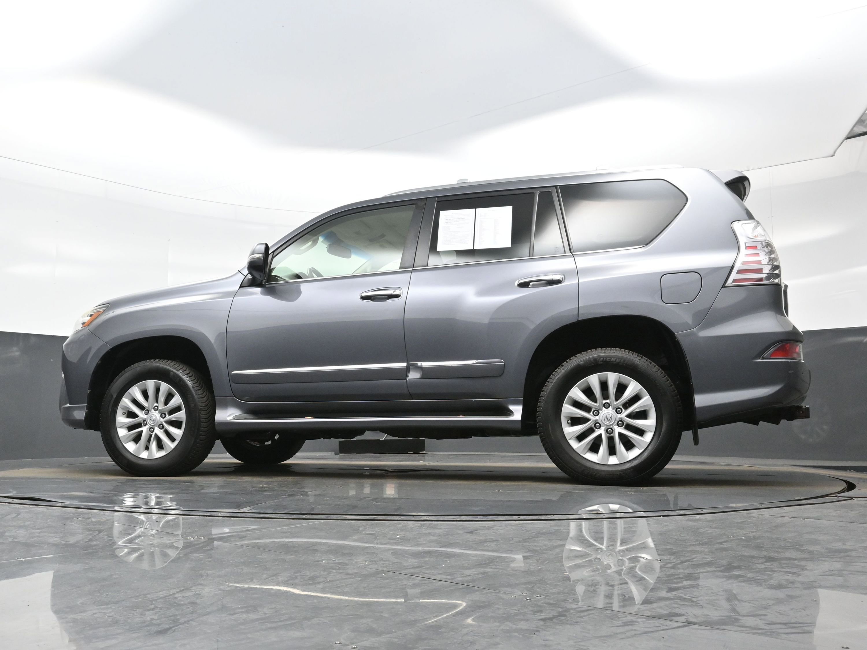 Used 2015 Lexus GX 460 w/ Premium Package image 31