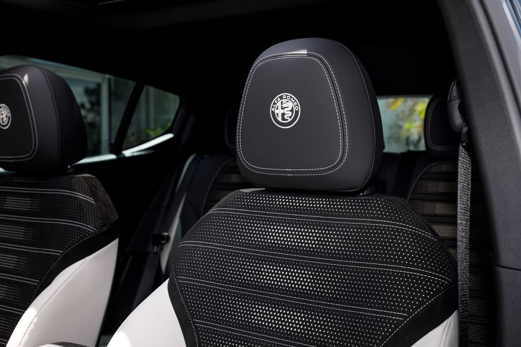 New 2026 Alfa Romeo Tonale w/ Active Assist Package AWD/4WD image 22