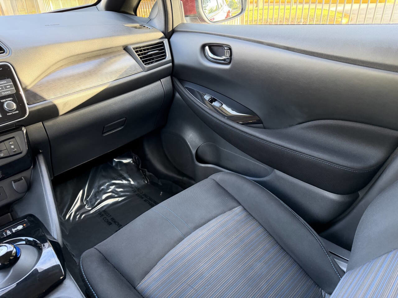 Used 2018 Nissan Leaf SV w/ SV Technology Package image 21