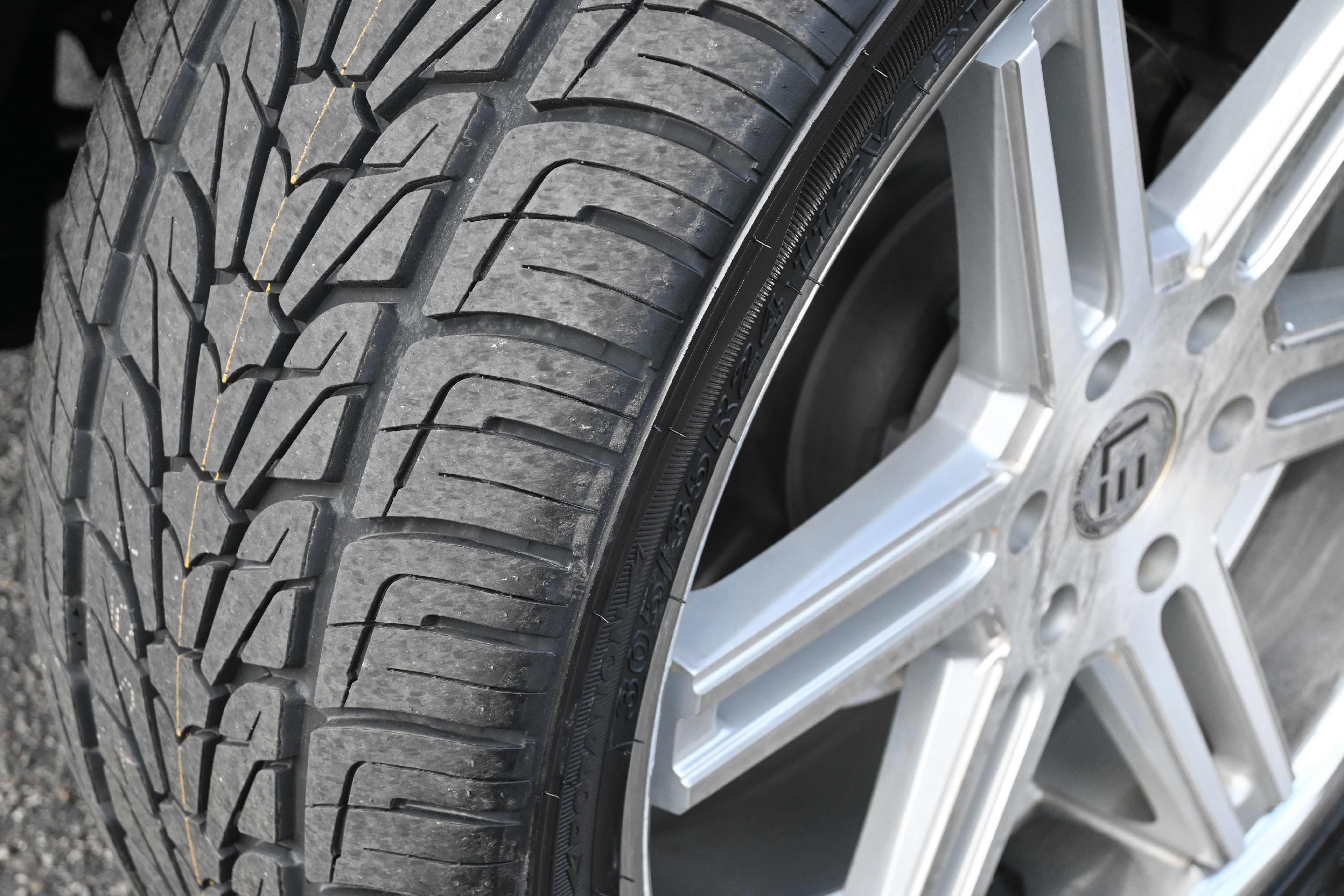 Used 2024 Chevrolet Suburban High Country image 16