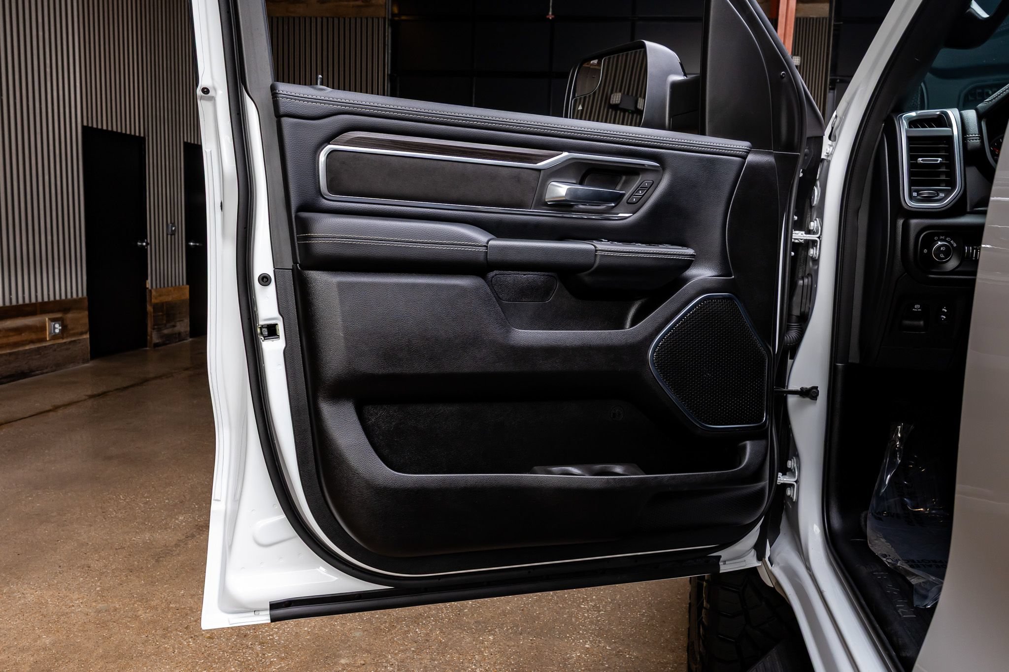 Used 2026 RAM 1500 Laramie w/ Night Edition AWD/4WD image 37