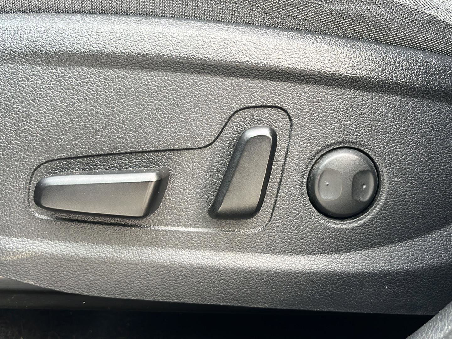 Used 2021 Hyundai Santa Fe SEL image 11