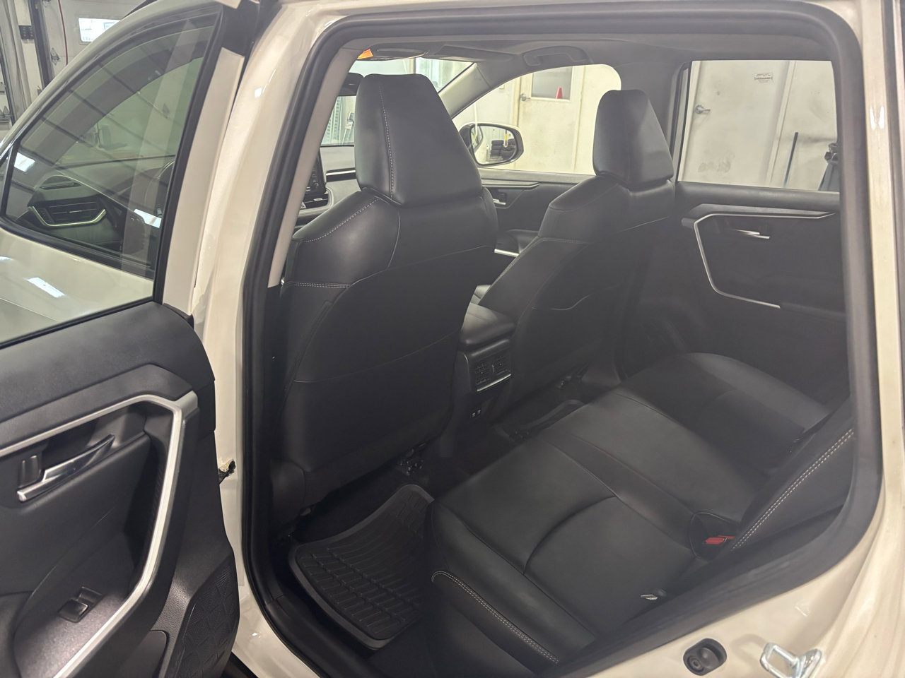 Used 2021 Toyota RAV4 XLE Premium image 24