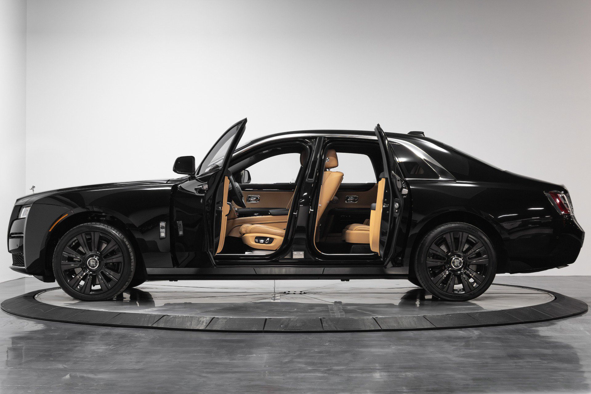 Used 2022 Rolls-Royce Ghost image 45