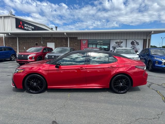 Used 2023 Toyota Camry XSE FWD image 3