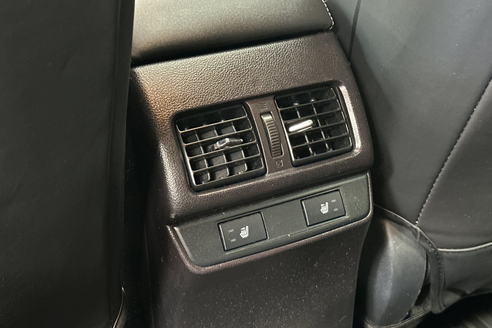 Used 2017 Subaru Outback 2.5i Limited AWD/4WD image 17