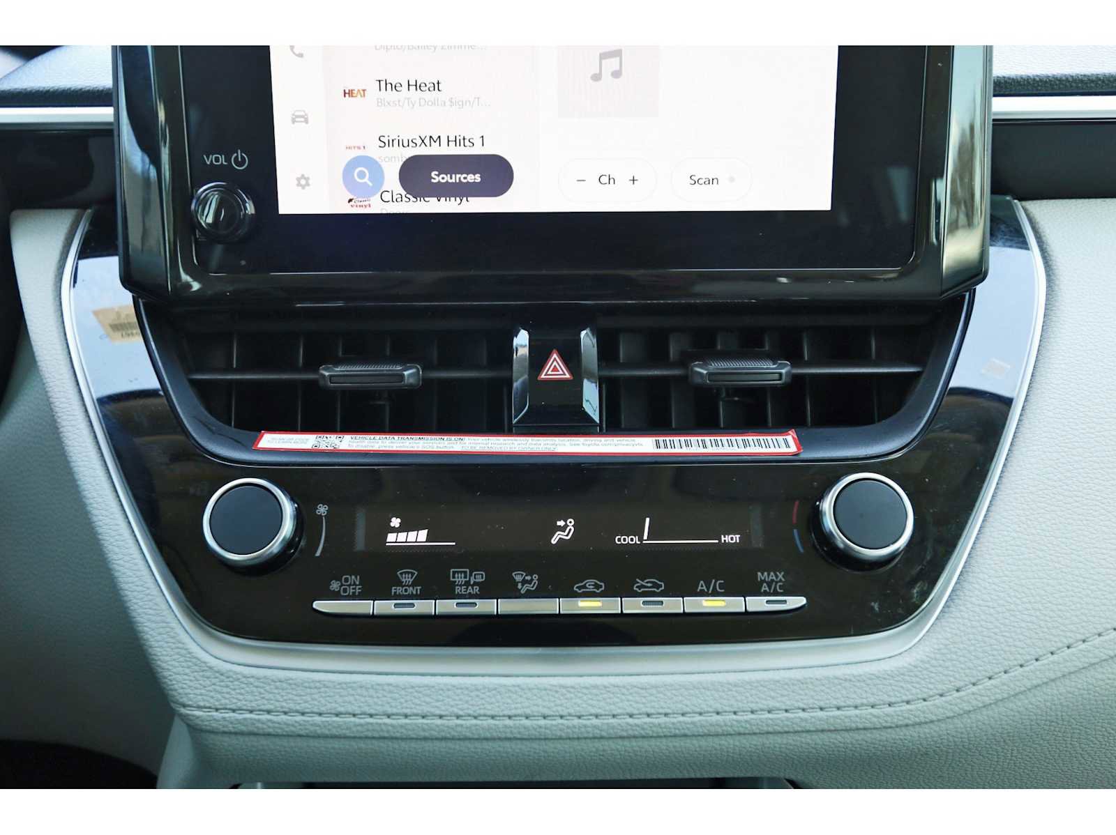 Used 2025 Toyota Corolla Cross L image 24