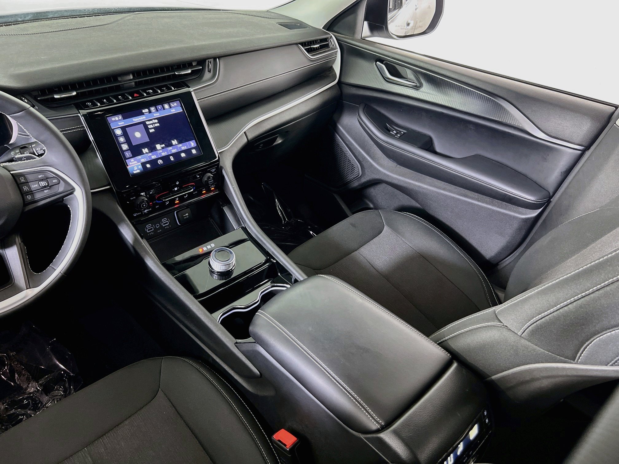 Used 2023 Jeep Grand Cherokee L Laredo w/ Luxury Tech Group I AWD/4WD image 22