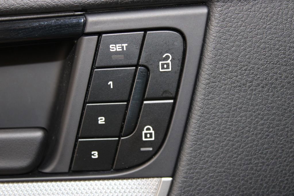 Used 2024 Porsche Cayenne AWD/4WD image 34