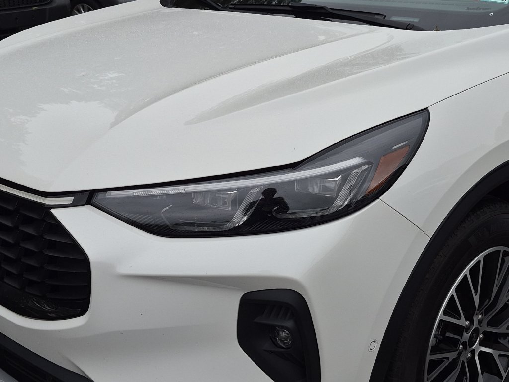 Certified 2023 Ford Escape SE w/ PHEV Premium Package FWD image 3