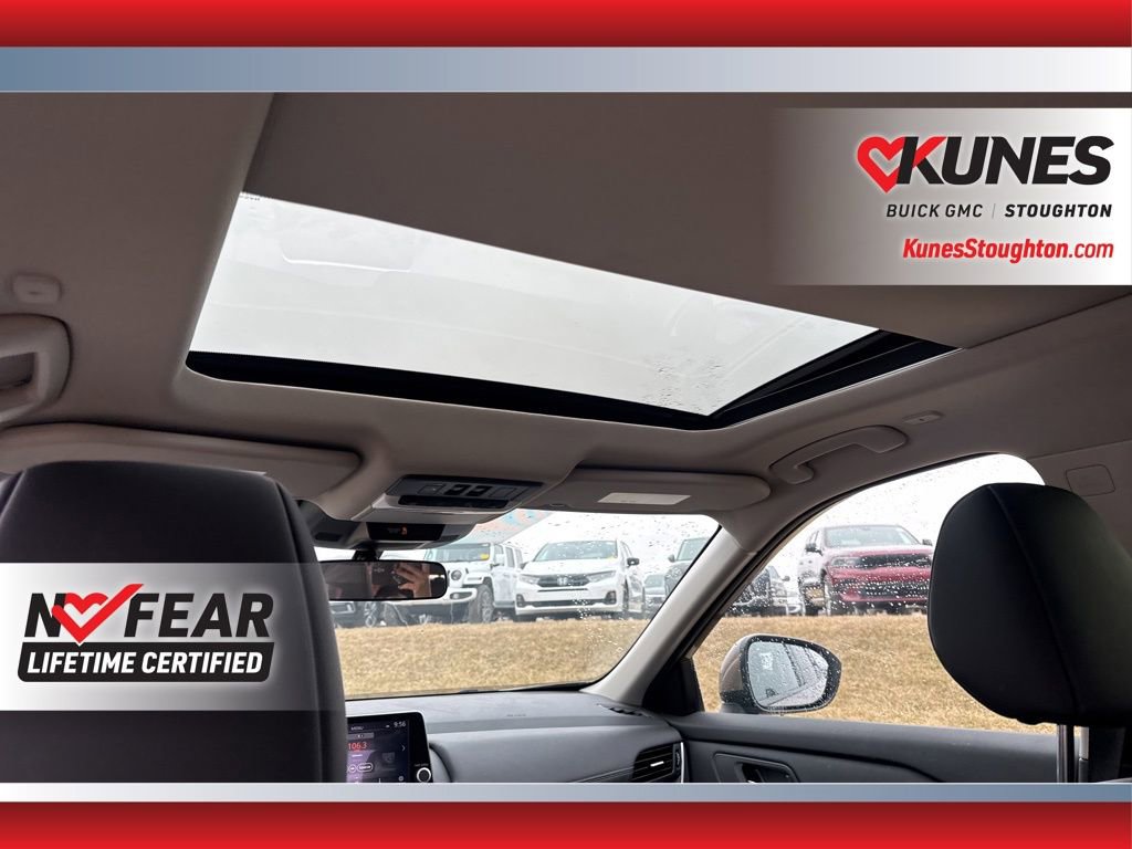 Used 2024 Nissan Rogue SV w/ SV Premium Package image 40