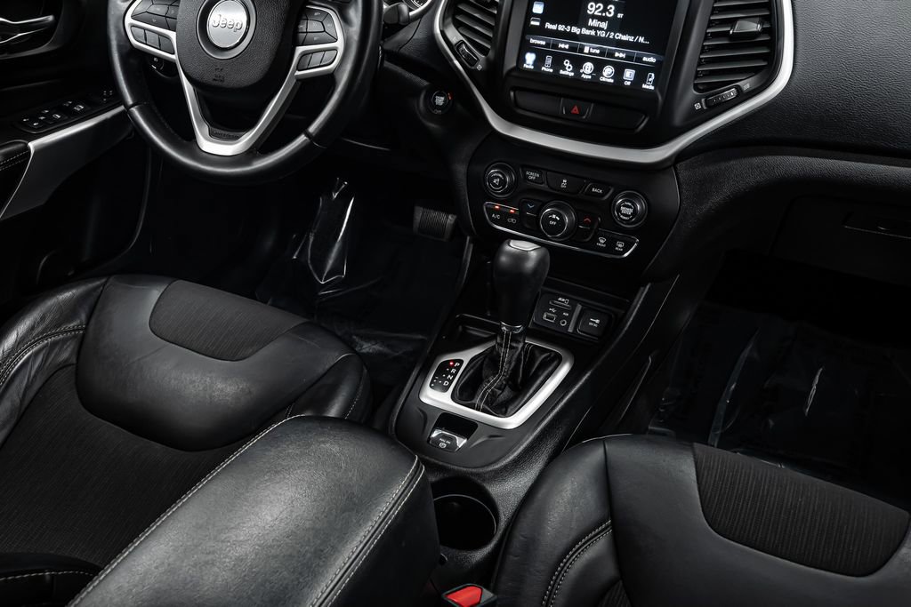 Used 2018 Jeep Cherokee Latitude Plus image 18