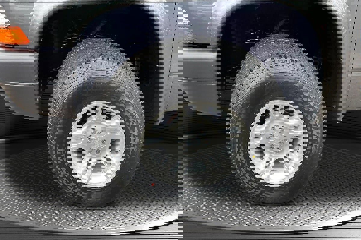 Used 2004 Dodge Dakota 4x4 Club Cab w/ Tire & Handling Group image 29