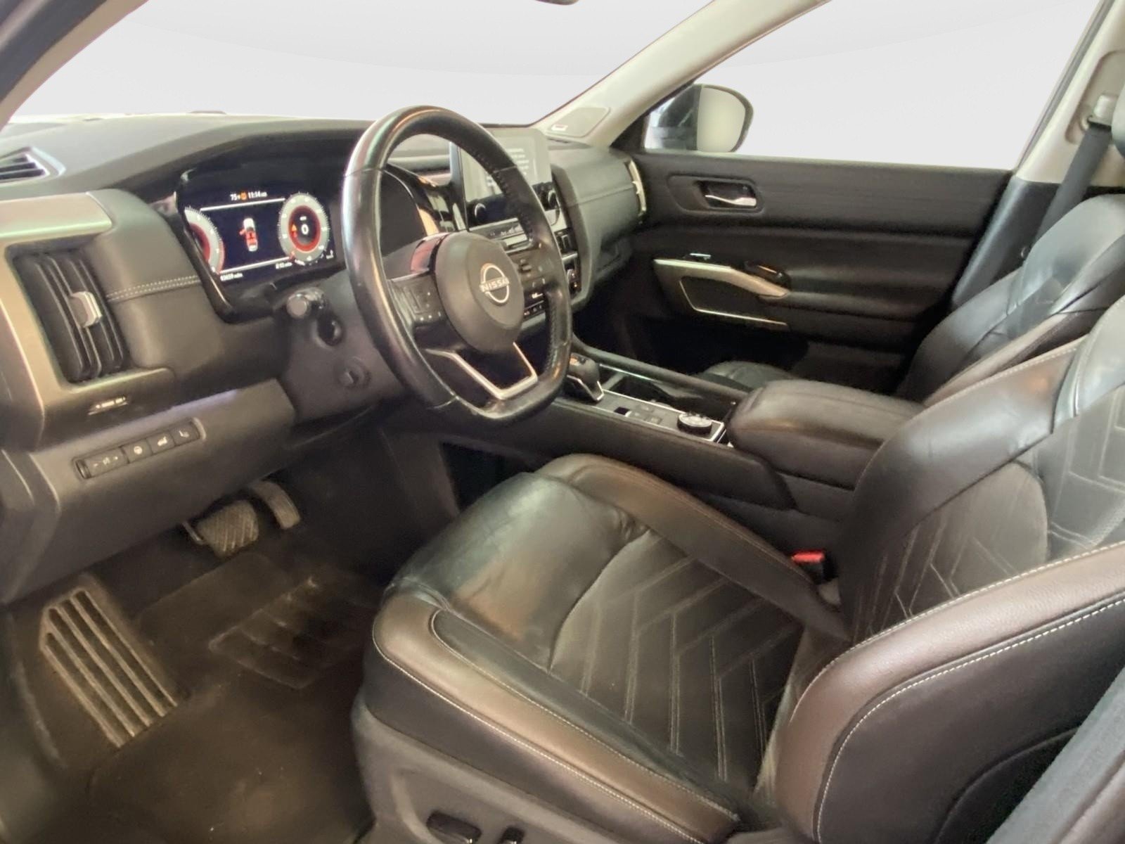 Used 2022 Nissan Pathfinder Platinum w/ Cargo Package AWD/4WD image 21