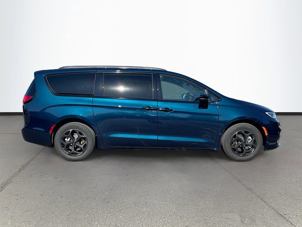 Certified 2024 Chrysler Pacifica Premium image 8